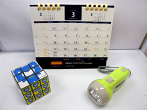 ピアソンVUE オリジナルカレンダー オリジナルコンパクトライト オリジナルルービックキューブ より一点